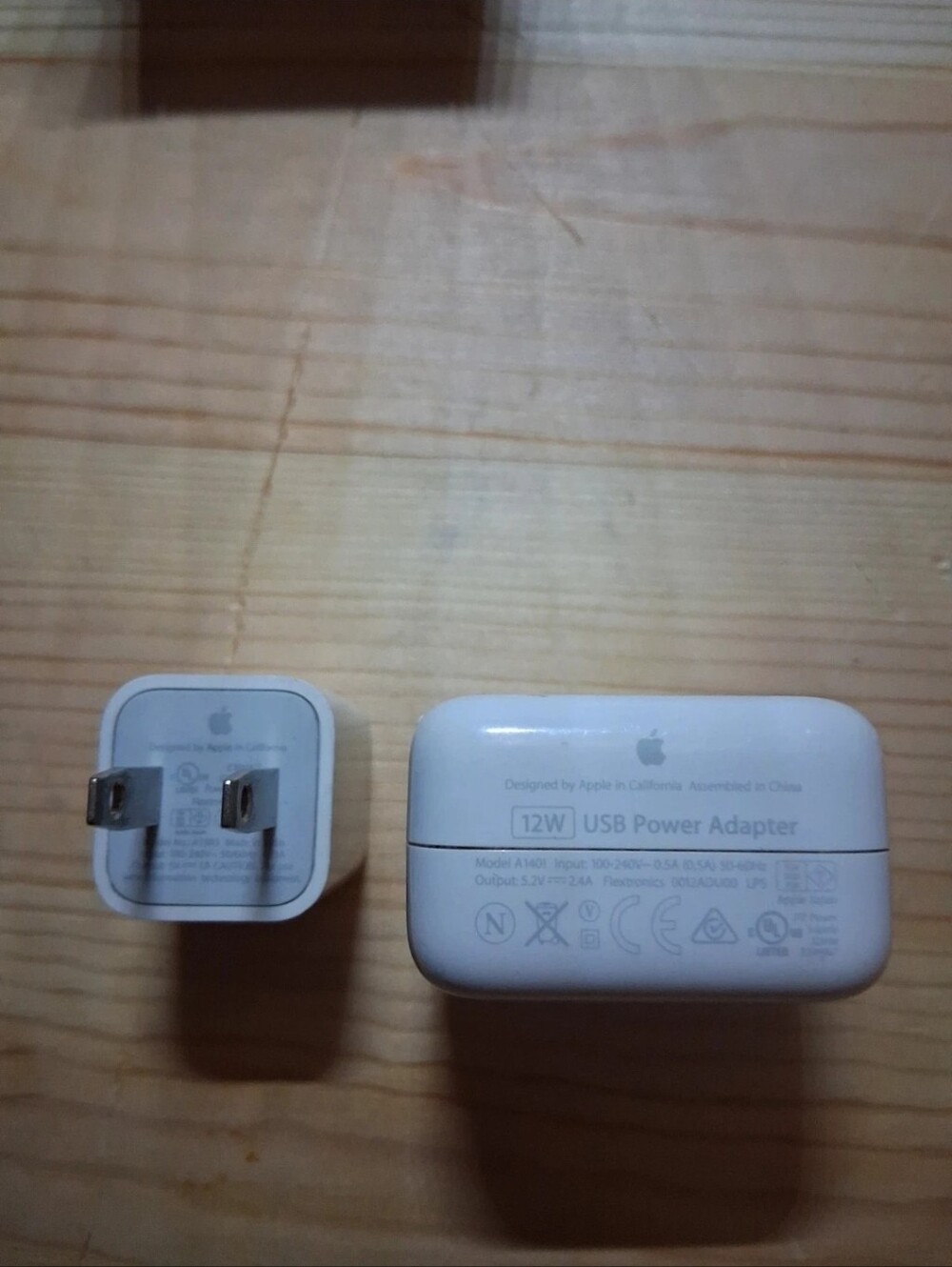 2 Apple Adpaters